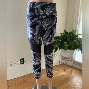 PINK Victoria’s Secret Ultimate Legging - Size Large